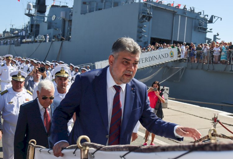 Ministrul apărării naționale, Angel Tîlvăr, alături de prim-ministrul României Marcel Ciolacu, a participat joi, 8 august, în portul militar Constanța, la ceremonia de întoarcere în țară a navei-școală „Mircea”.